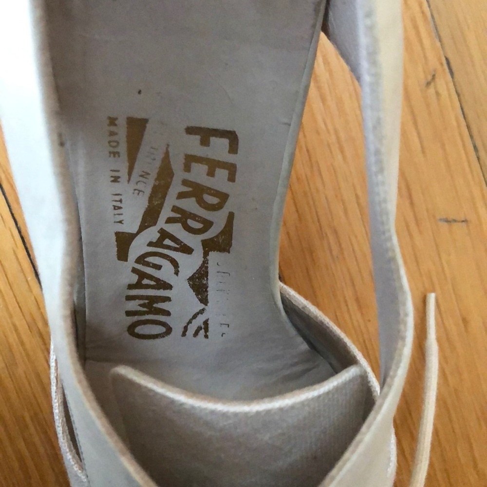 Salvatore Ferragamo heels with cut out and laces - Picture 3 of 5